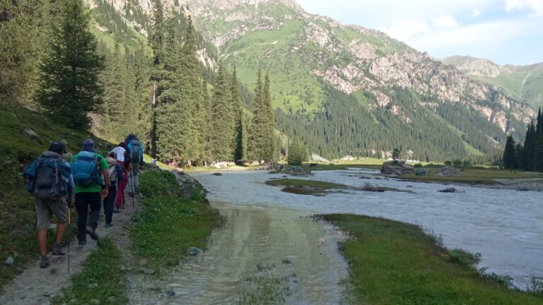 Trekking Montañas Tian Shan y Pico Uchitel Kirguistán