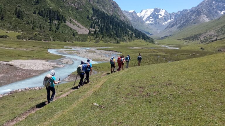 Trekking Montañas Tian Shan y Pico Uchitel Kirguistán
