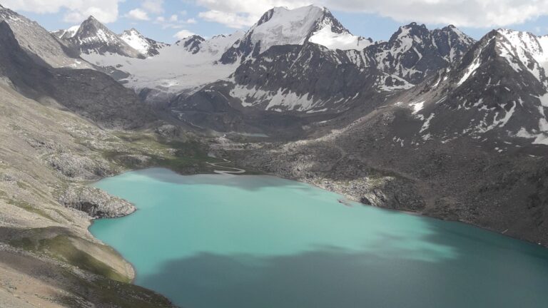 Trekking Montañas Tian Shan y Pico Uchitel Kirguistán