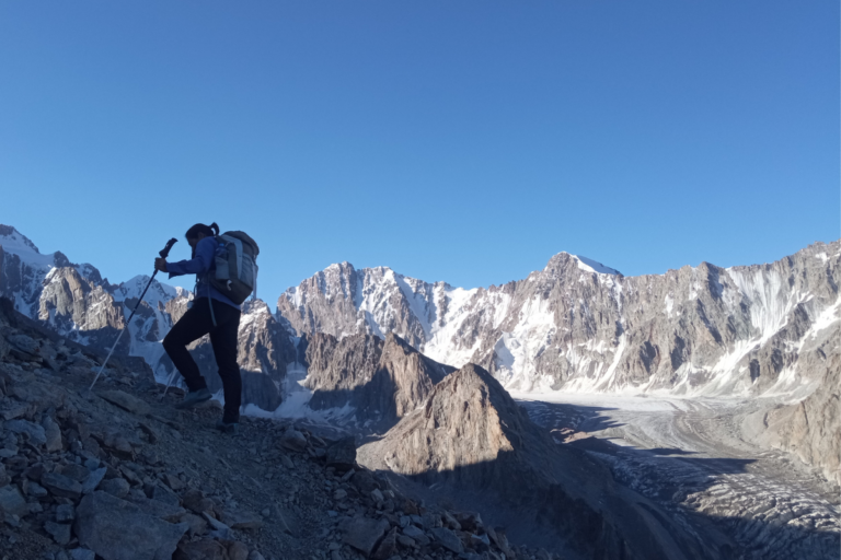 Montañas Tian Shan y Pico Uchitel en Kirguistán