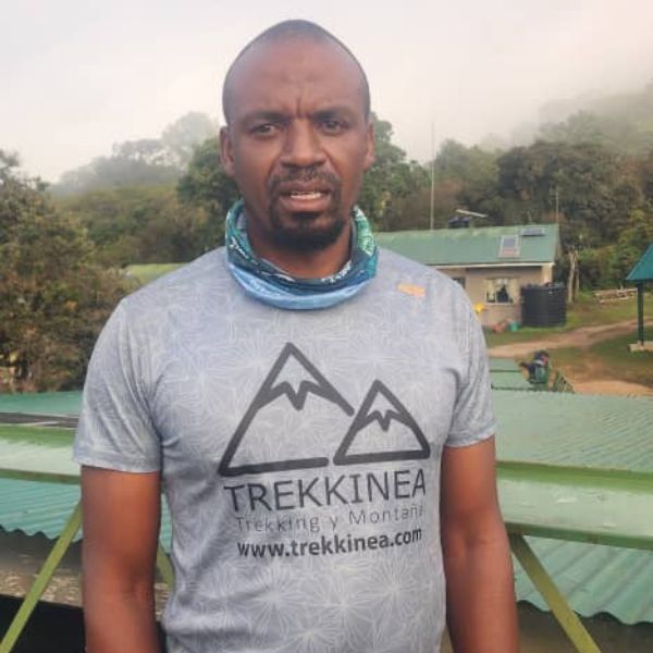 Juma Guía de Montaña en Kilimanjaro