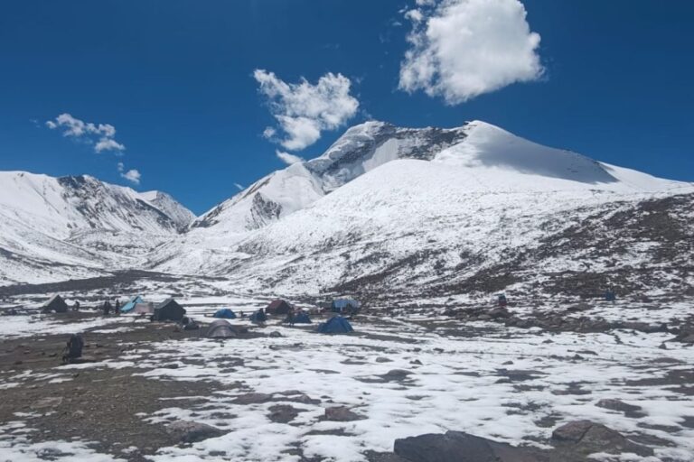 Ascensión al Kang Yatse II en India